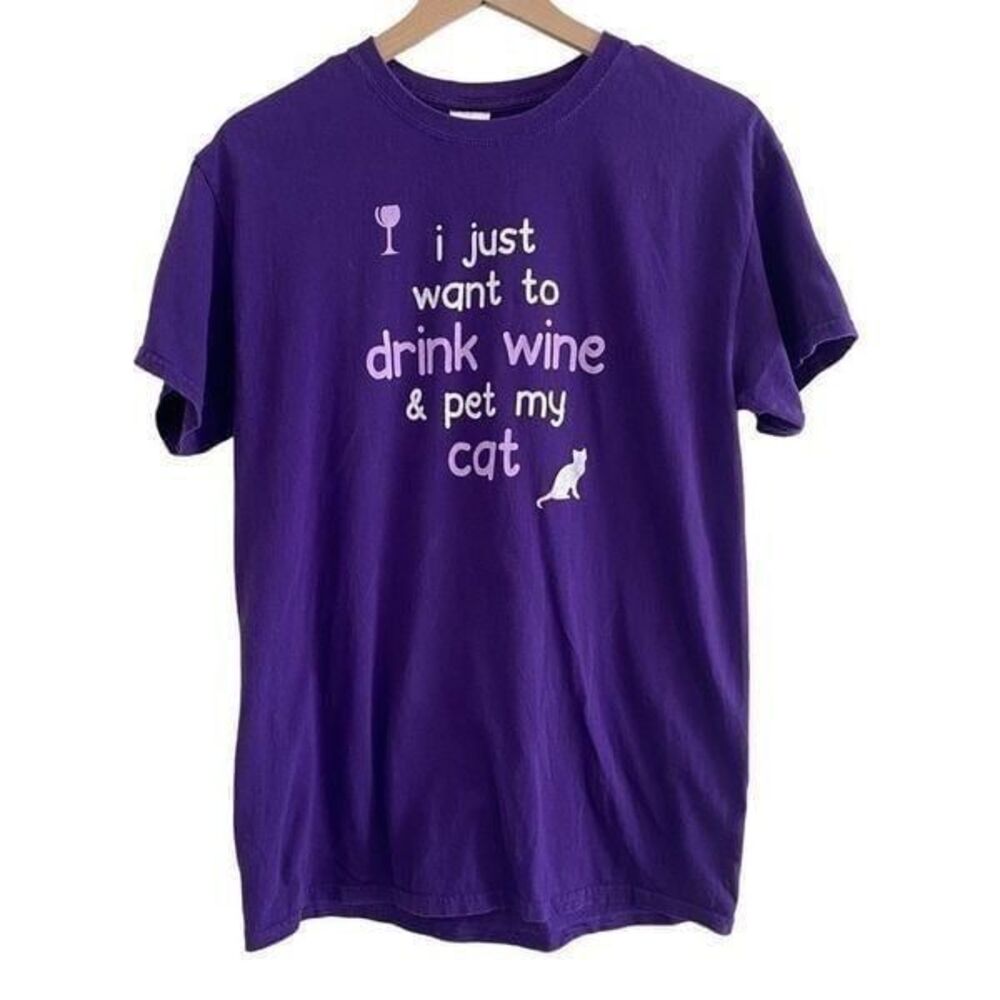 Cat Lady Purple Medium Graphic T-Shirt I Just Want To Drink Wine & Pet My Cat